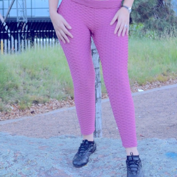 Yoga pants scrunch butt - Picture 2 of 3